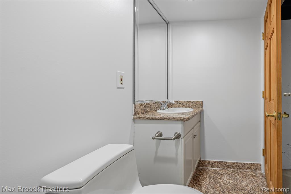 32036 Red Clover Road Farmington Hills, MI 48334 - Photo 36 of 44