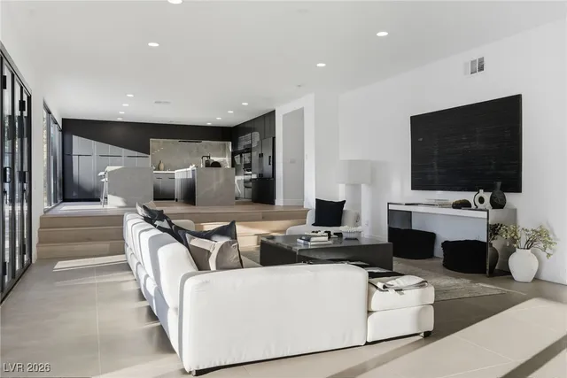 $1,750,000 | 8717 Kingship Court, Las Vegas, NV 89129