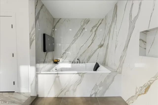 $1,750,000 | 8717 Kingship Court, Las Vegas, NV 89129