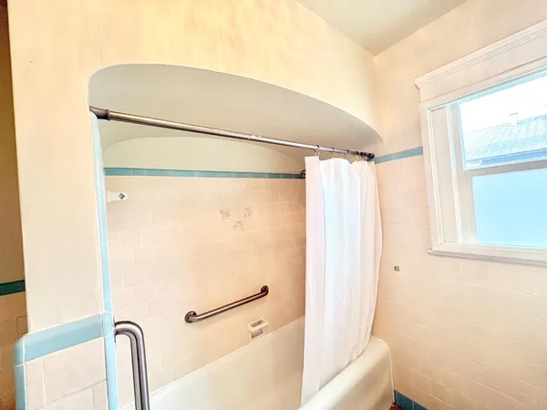 $379,500 | 1425 North Wilson Avenue, Fresno, CA 93728