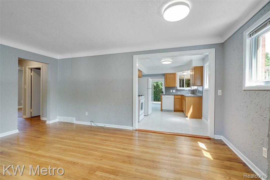 3508 West Webster Road Royal Oak, MI 48073 - Photo 5 of 25 dsc09977-dsc09979.jpg