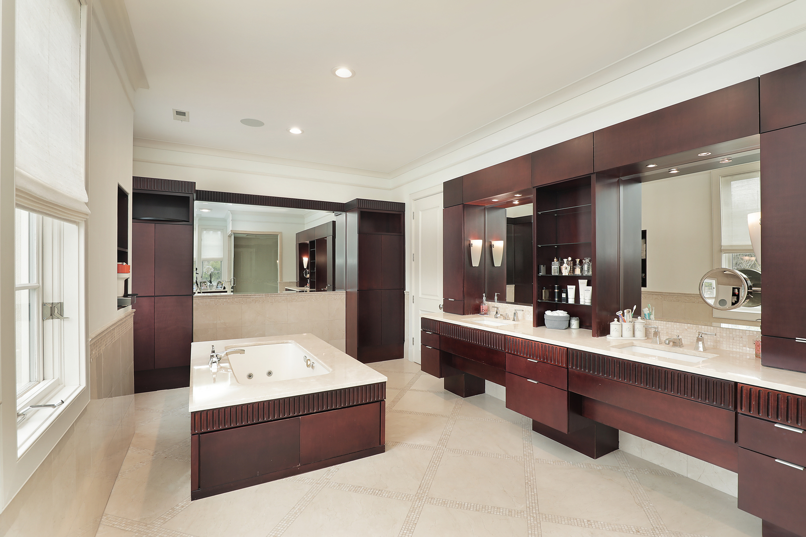 977 Sheridan Road Winnetka, IL 60093 - Photo 20 of 39 Gallery Image 20