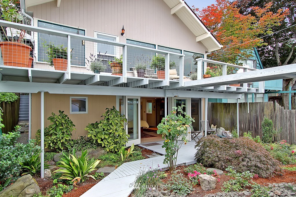 11036 Riviera Place Northeast Seattle, WA 98125 - Photo 1 of 1 Gallery Image 1