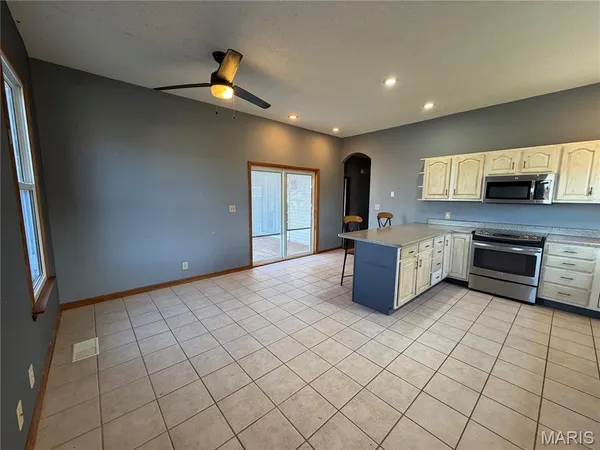$375,000 | 3963 Gvillo Lane, Alton, IL 62002