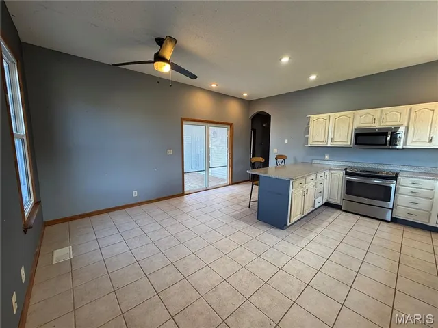 $400,000 | 3963 Gvillo Lane, Alton, IL 62002