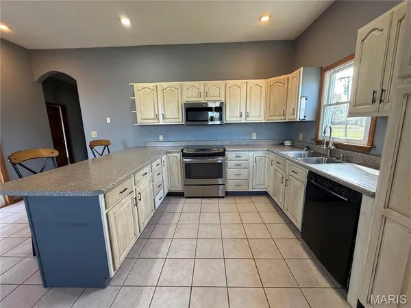 $375,000 | 3963 Gvillo Lane, Alton, IL 62002