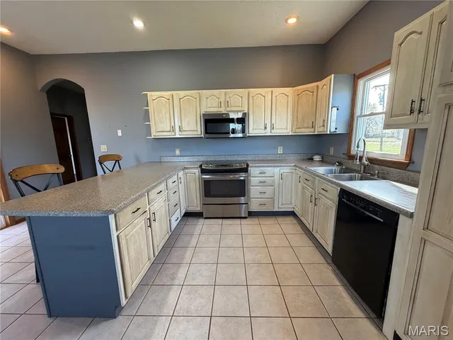 $400,000 | 3963 Gvillo Lane, Alton, IL 62002