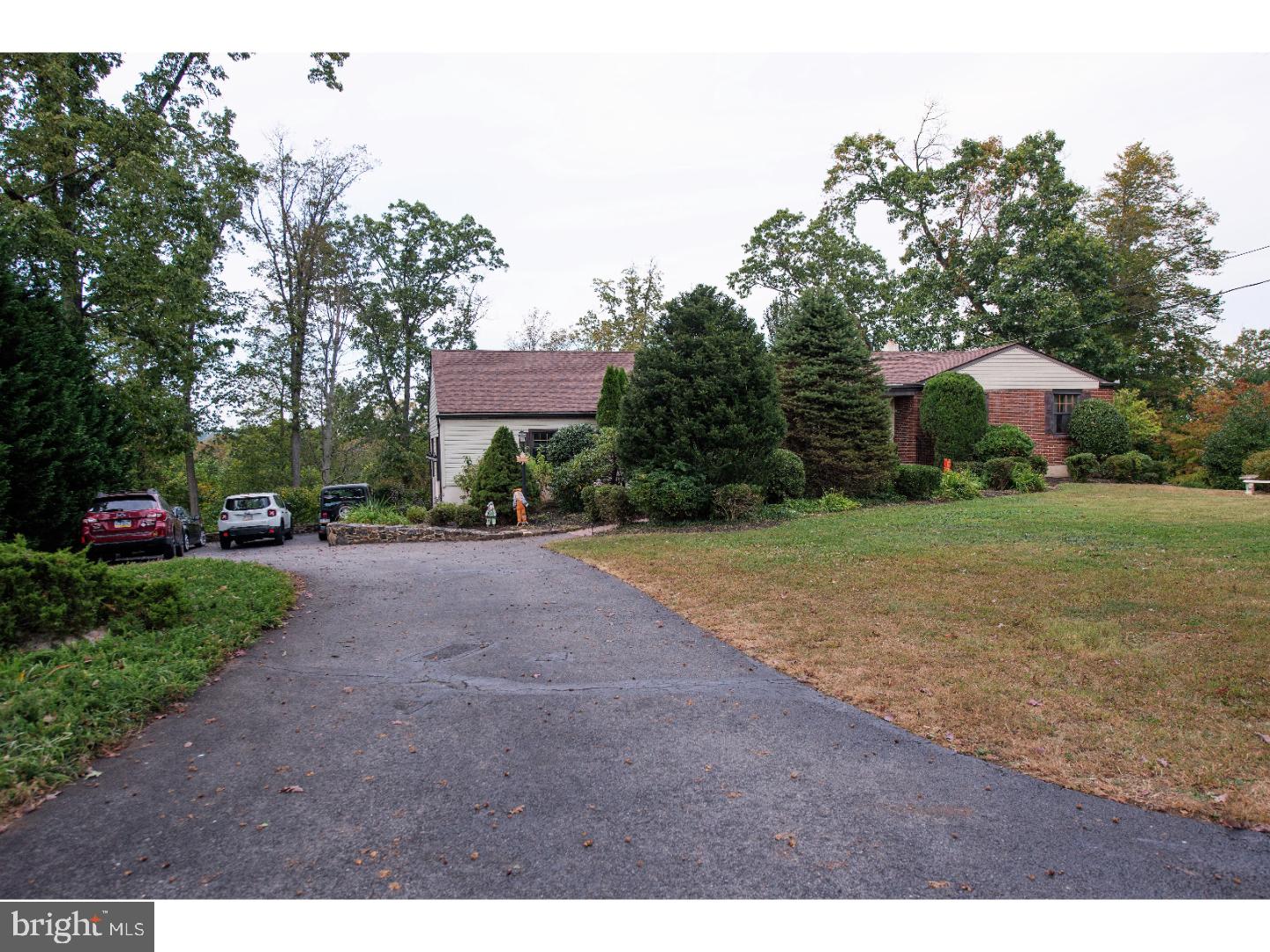 23 Gordonville Road Aston, PA 19014 - Photo 7 of 25 Driveway