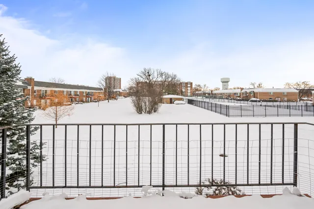 $1,700 | 10385 Dearlove Road, Unit 2C, Glenview, IL 60025