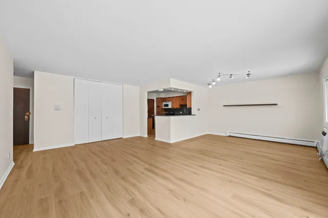 $1,700 | 10385 Dearlove Road, Unit 2C, Glenview, IL 60025