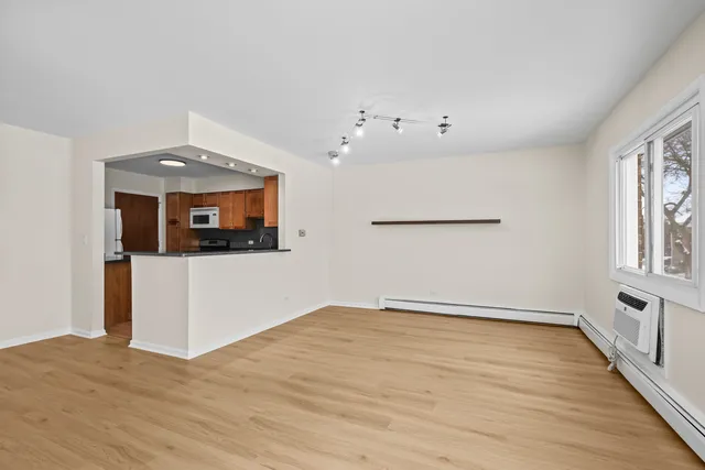 $1,700 | 10385 Dearlove Road, Unit 2C, Glenview, IL 60025