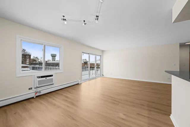 $1,700 | 10385 Dearlove Road, Unit 2C, Glenview, IL 60025