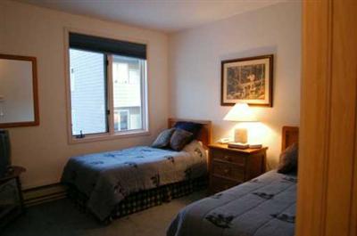 625 North Frontage Road West, Unit 44 Vail, CO 81657 - Photo 5 of 6 a bedroom with two beds and a window