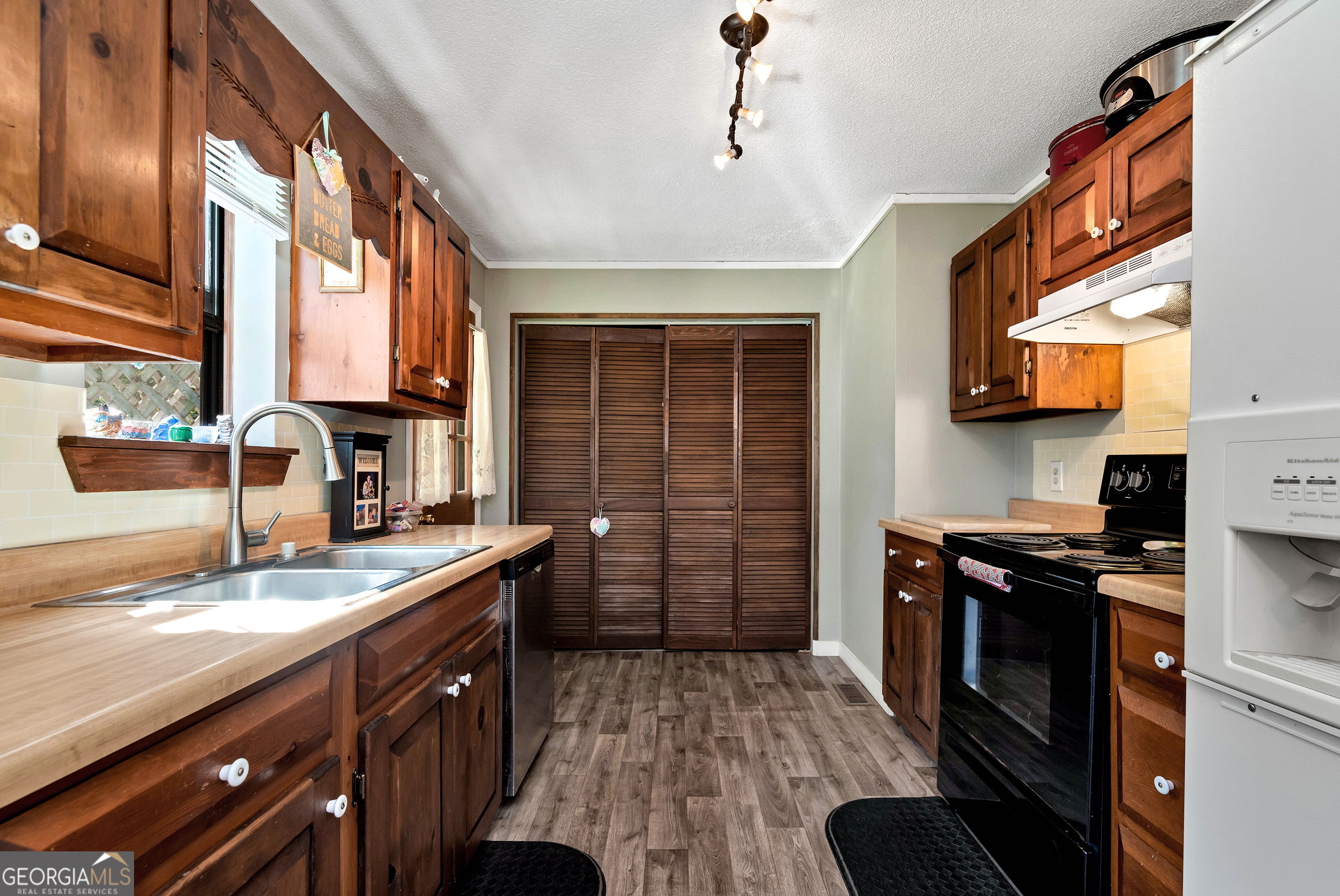 373 Jennys Cove Road Cleveland, GA 30528 - Photo 16 of 44 a kitchen with stainless steel appliances granite countertop a stove a sink and a microwave