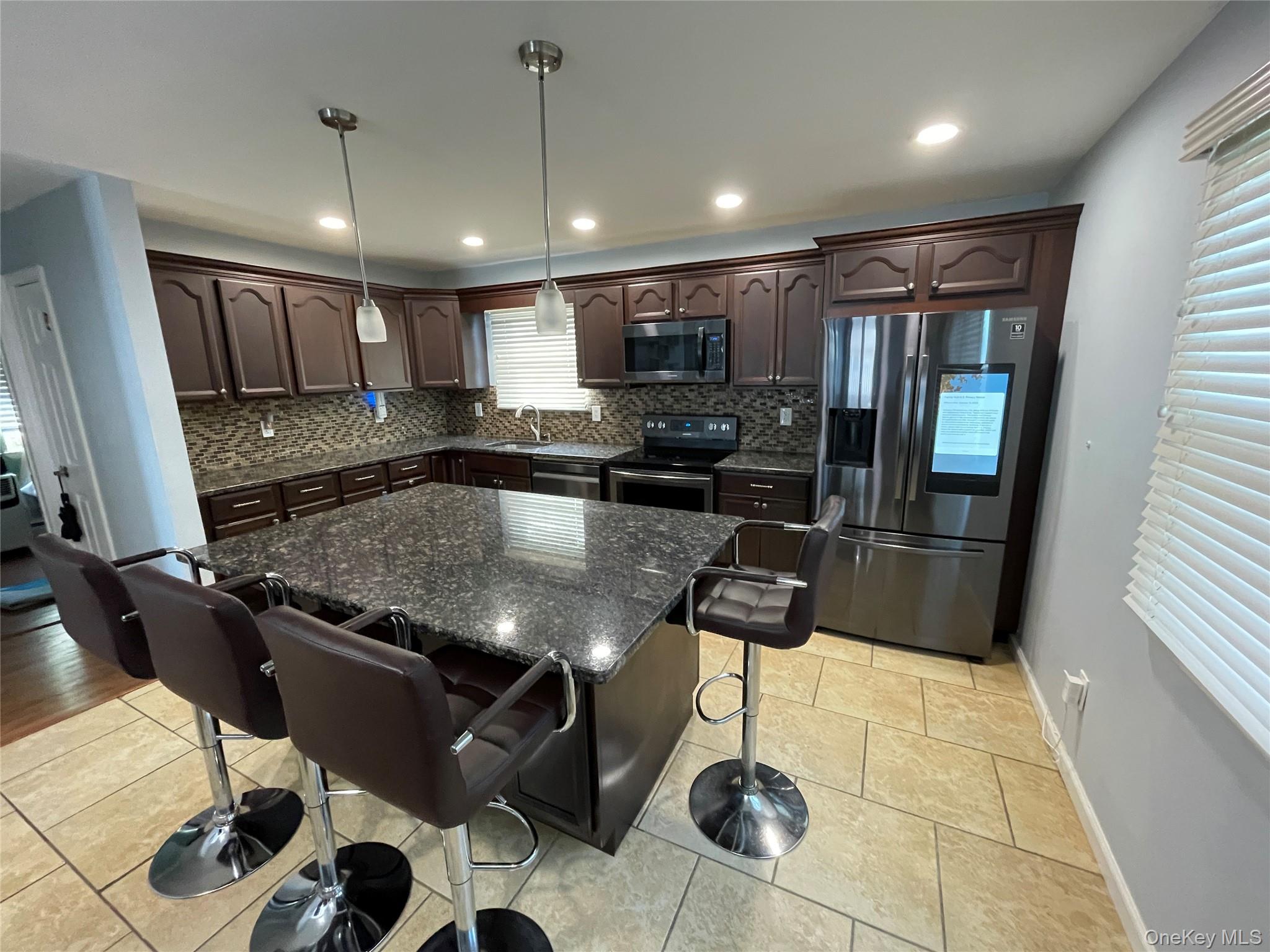 70 Birch Road Amityville, NY 11701 - Photo 4 of 37