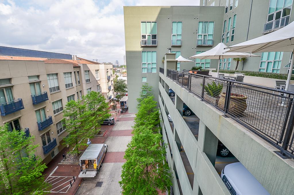 2000 Bagby Street, Unit 5441 Houston, TX 77002 - Photo 34 of 34 a balcony with lots of trees in front of it