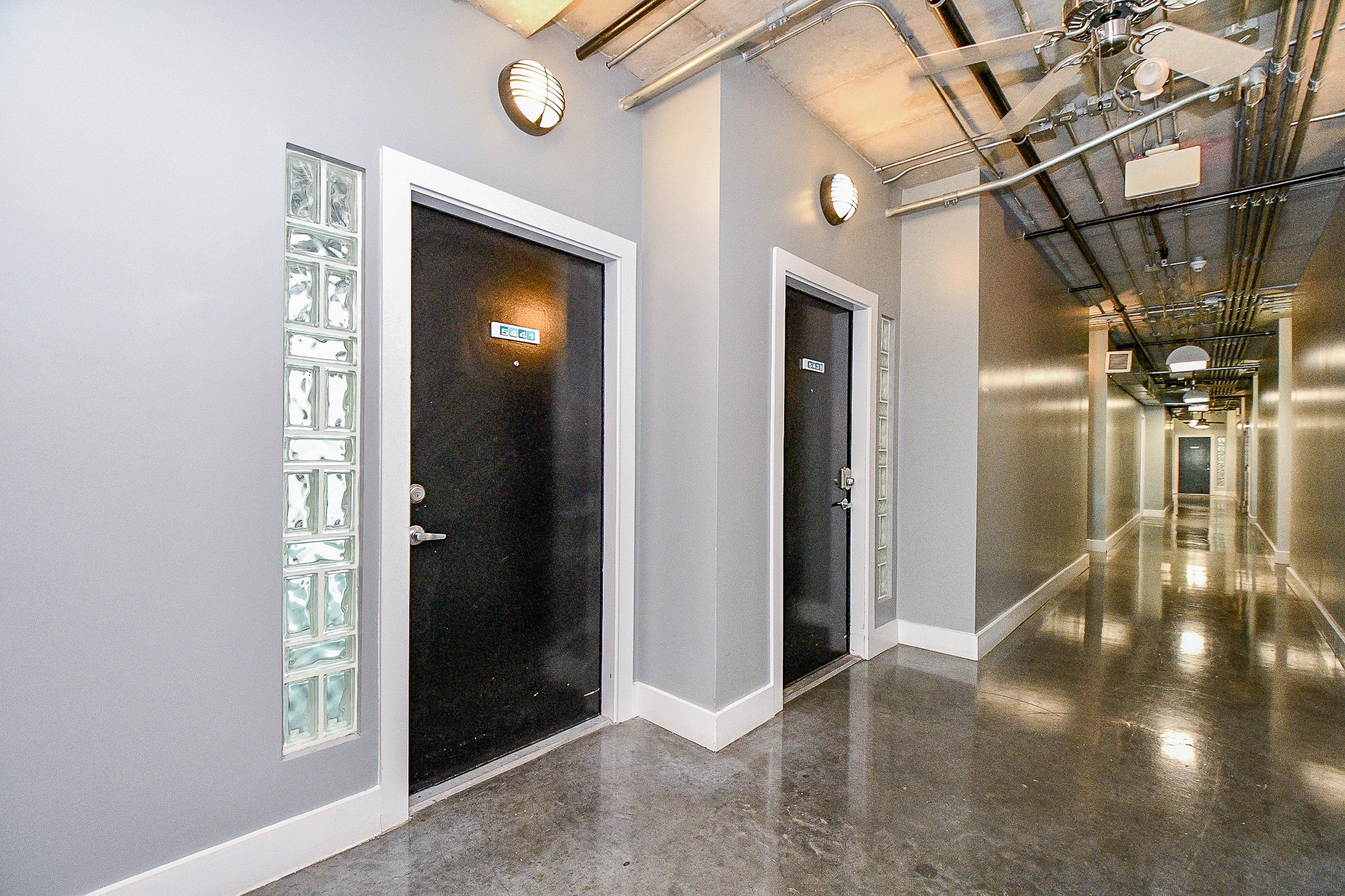 2000 Bagby Street, Unit 5441 Houston, TX 77002 - Photo 6 of 34 a view of a hallway with wooden floor