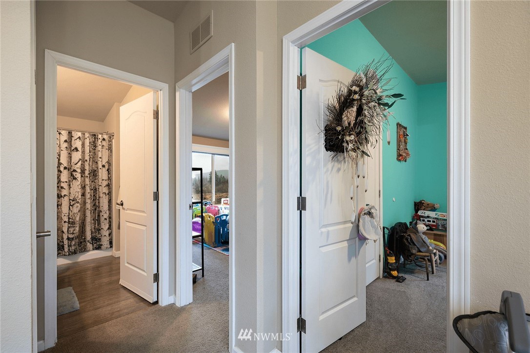 206 Senn Road Chehalis, WA 98532 - Photo 12 of 27 a view of walk in closet