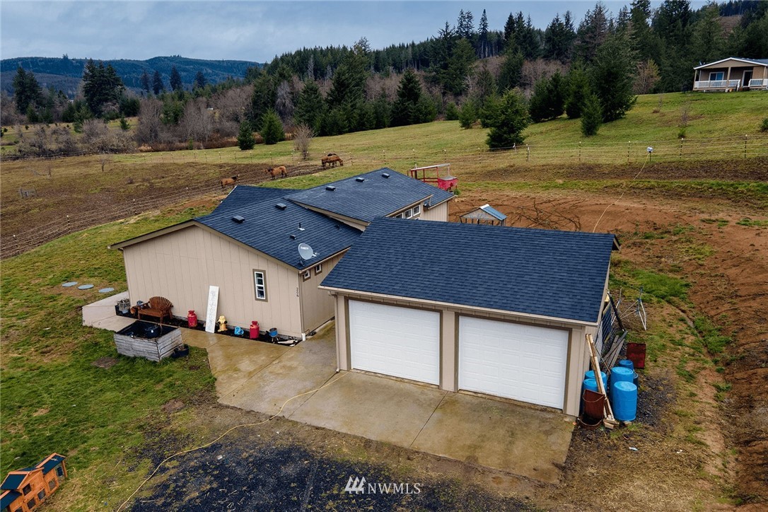 206 Senn Road Chehalis, WA 98532 - Photo 22 of 27 a view of a yard with an outdoor space