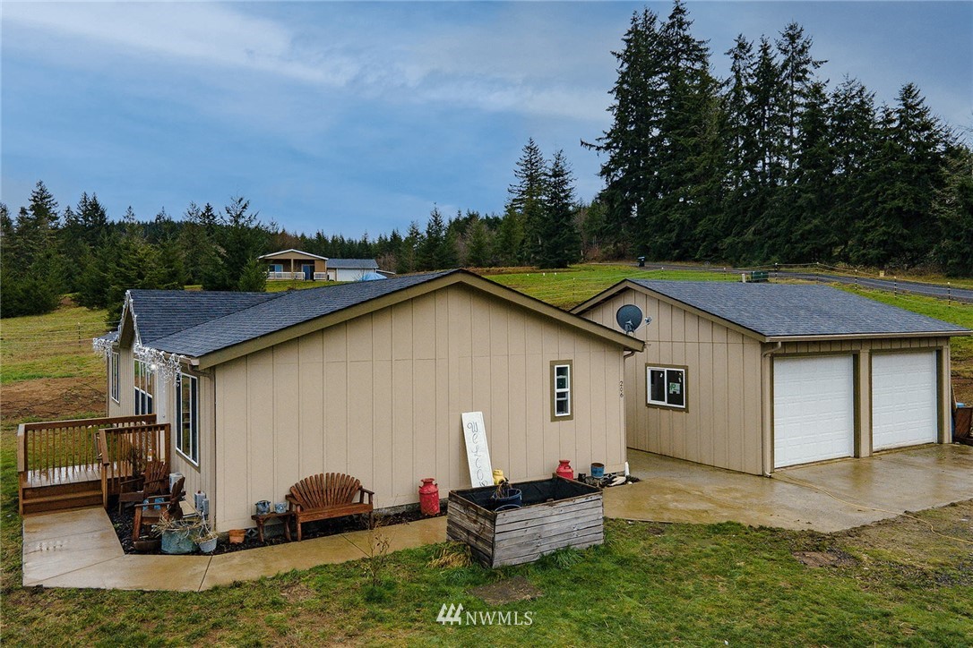 206 Senn Road Chehalis, WA 98532 - Photo 23 of 27 a view of outdoor space and yard