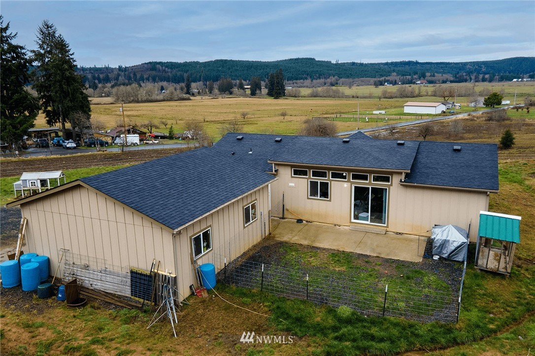 206 Senn Road Chehalis, WA 98532 - Photo 24 of 27 a view of a house with pool and a yard