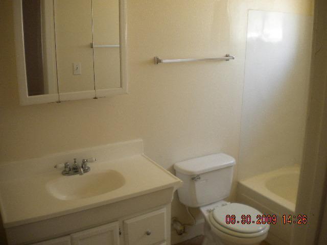 3424 West Cactus Road Phoenix, AZ 85029 - Photo 5 of 9 Bathroom1
