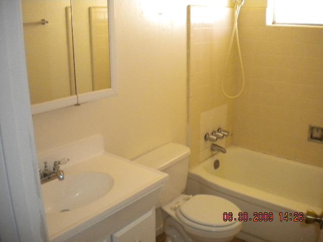 3424 West Cactus Road Phoenix, AZ 85029 - Photo 6 of 9 Bathroom2