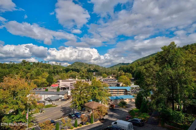 $524,900 | 102 Baskins Creek Bypass, Unit 505, Gatlinburg, TN 37738
