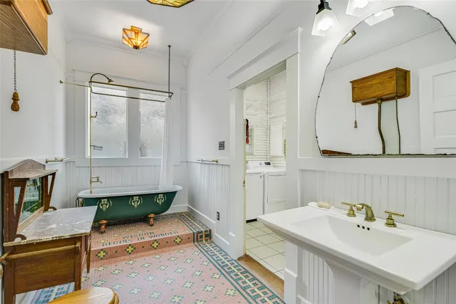 $5,700 | 1006 Shelley Avenue, Austin, TX 78703