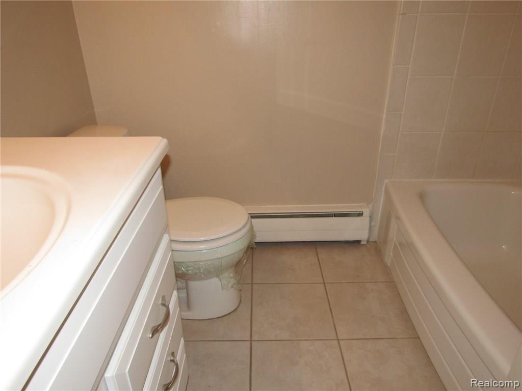 763 West Maple Road, Unit 60 Clawson, MI 48017 - Photo 21 of 39 763 W MAPLE CLAWSON (68).JPG
