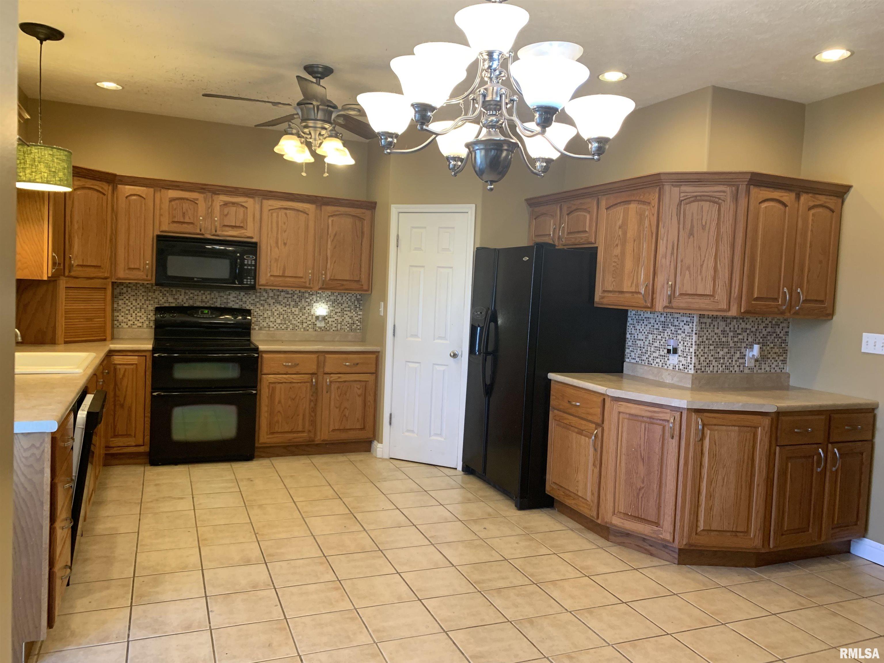 1203 South Fosse Road Marion, IL 62959 - Photo 4 of 23 Gallery Image 4