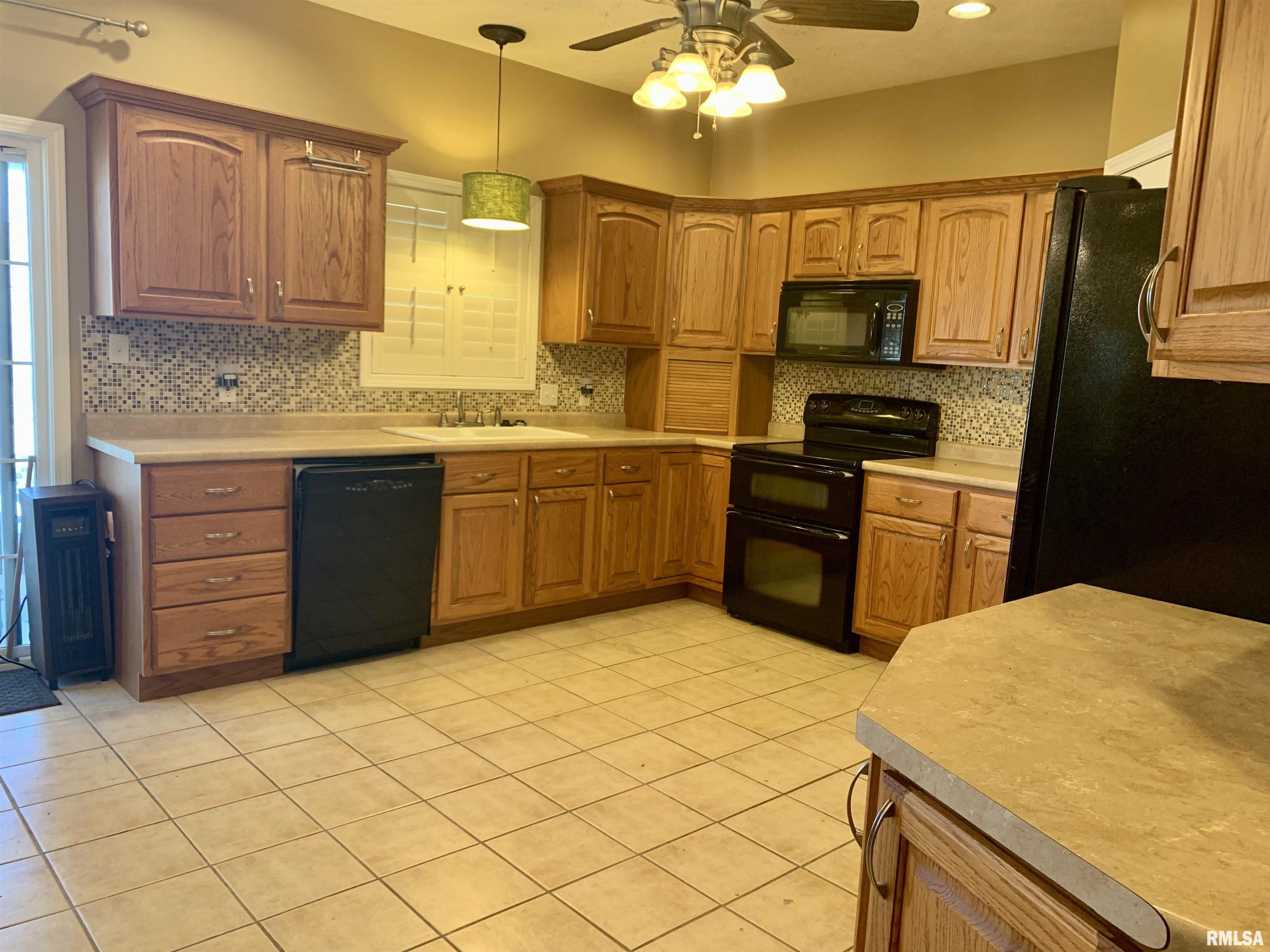1203 South Fosse Road Marion, IL 62959 - Photo 6 of 23 Gallery Image 6