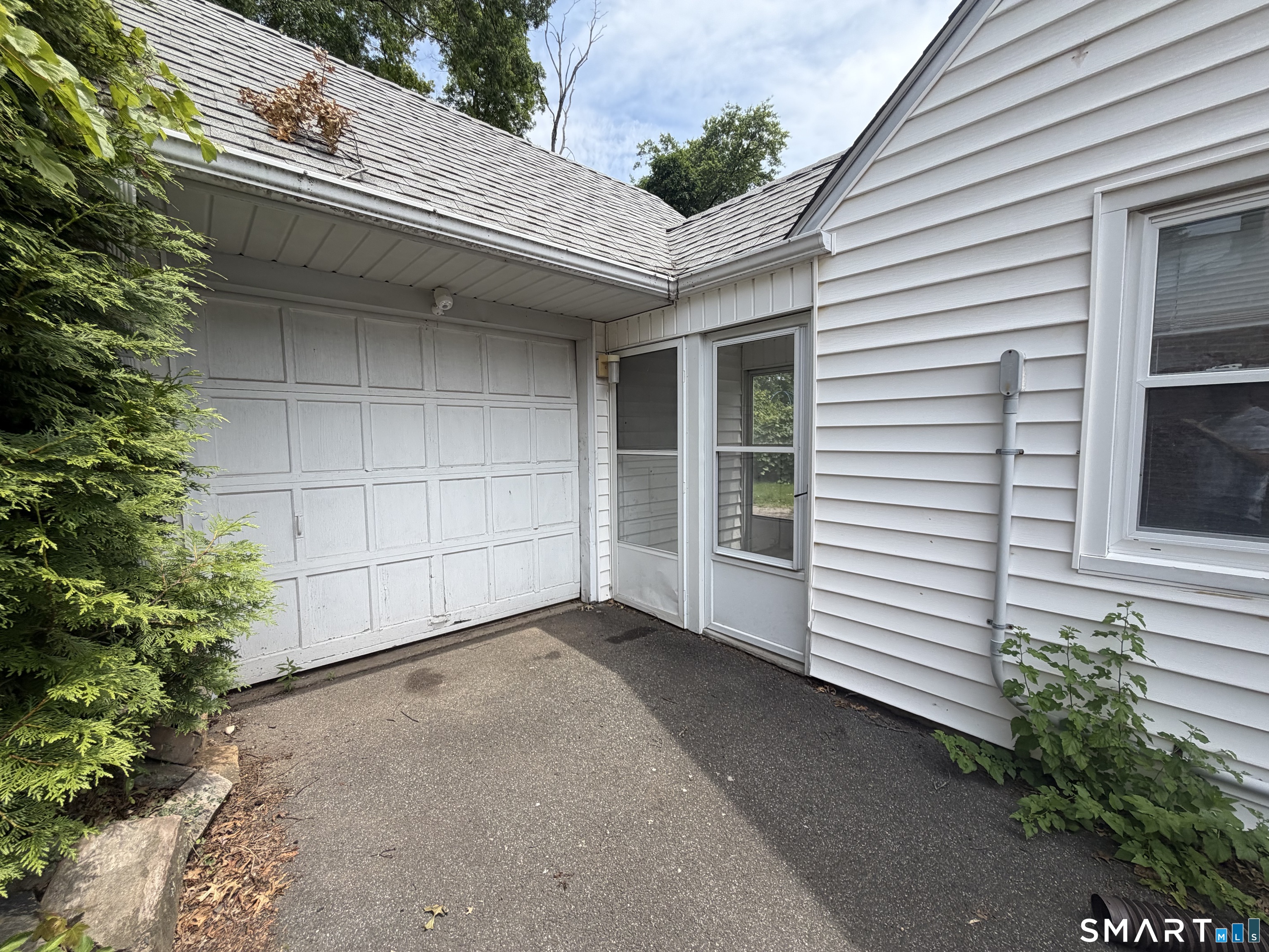 16 Harding Avenue Newington, CT 06111 - Photo 2 of 15