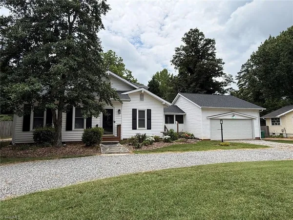 $2,350 | 905 Old Winston Road, High Point, NC 27265