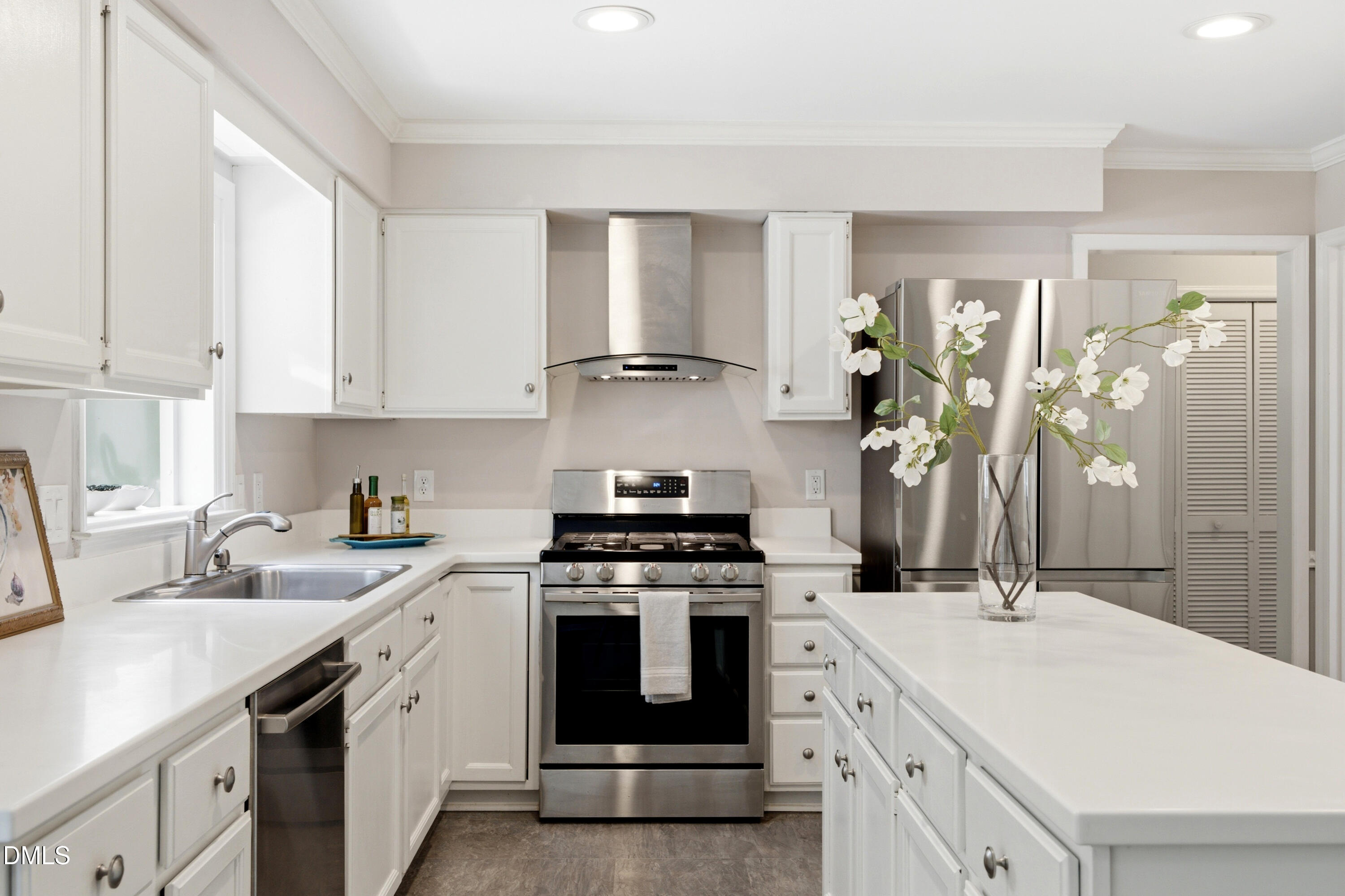 8112 Morgans Way Raleigh, NC 27615 - Photo 4 of 44