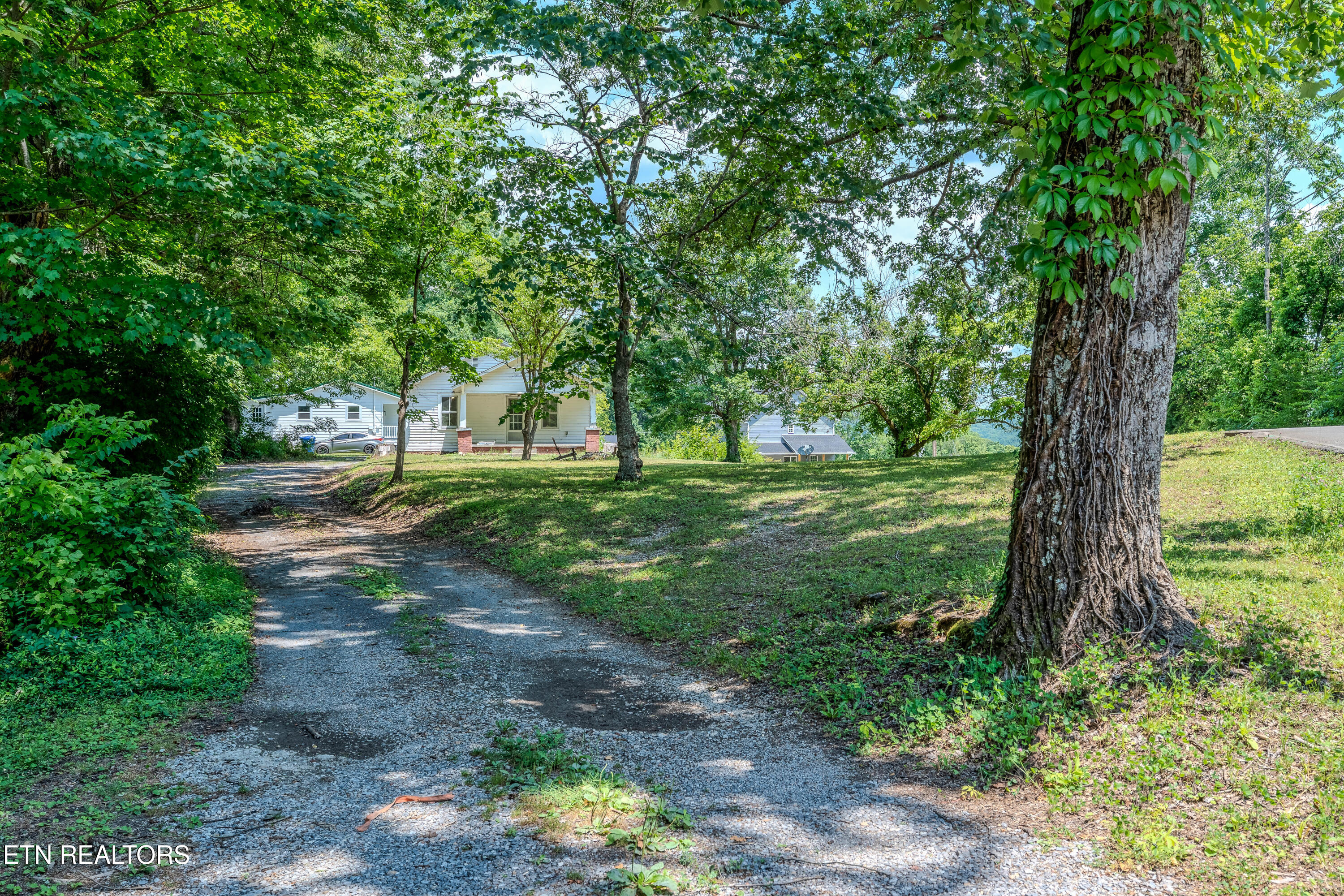 323 Lee Road Clinton, TN 37716 - Photo 2 of 28 323LeeRd-2