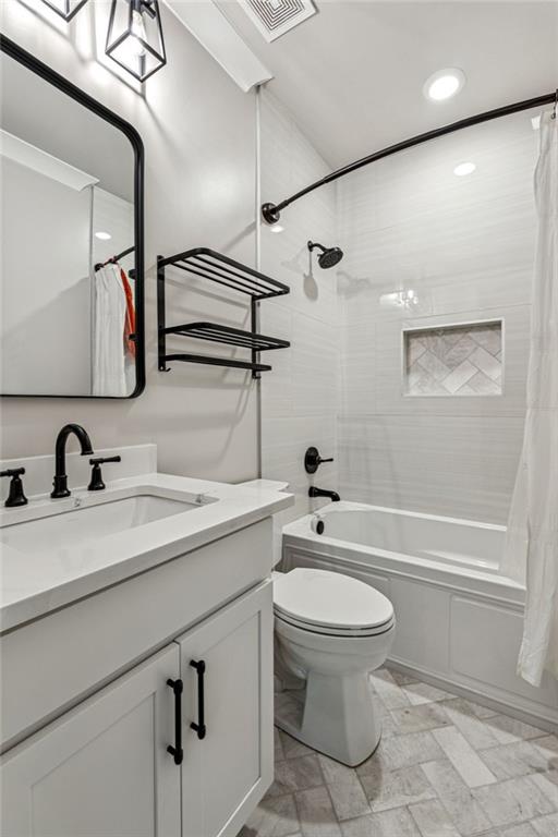 6326 Point Twenty Two Gainesville, GA 30506 - Photo 41 of 92 a bathroom with a sink a toilet and a bathtub