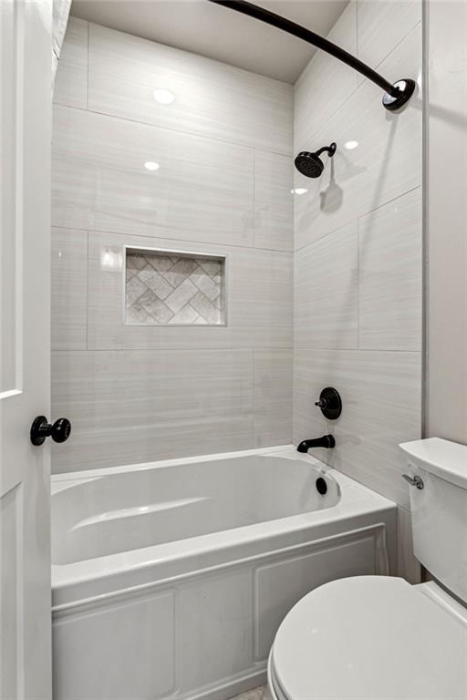 6326 Point Twenty Two Gainesville, GA 30506 - Photo 44 of 92 a bathroom with a sink a toilet and a bathtub