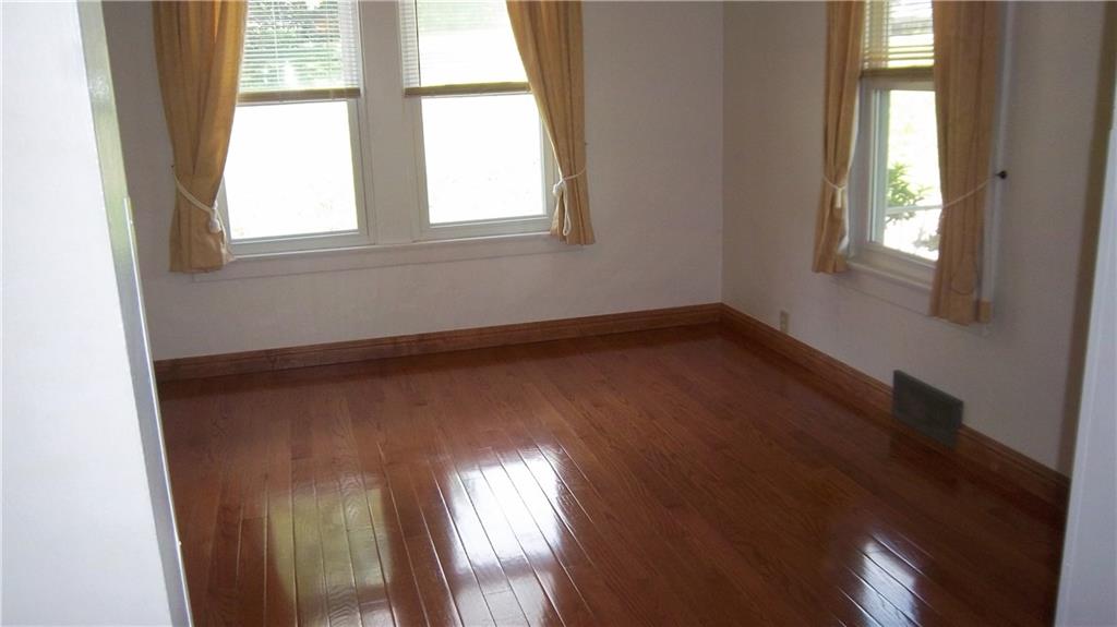 3118 Ridge Avenue Aliquippa, PA 15001 - Photo 3 of 17 Dining Room