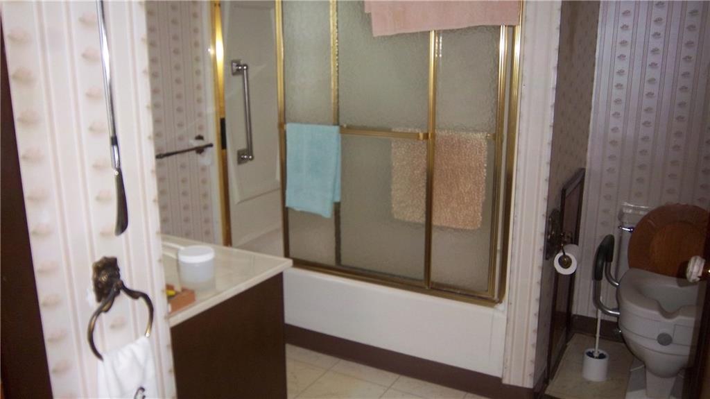 3118 Ridge Avenue Aliquippa, PA 15001 - Photo 6 of 17 Bathroom view #1