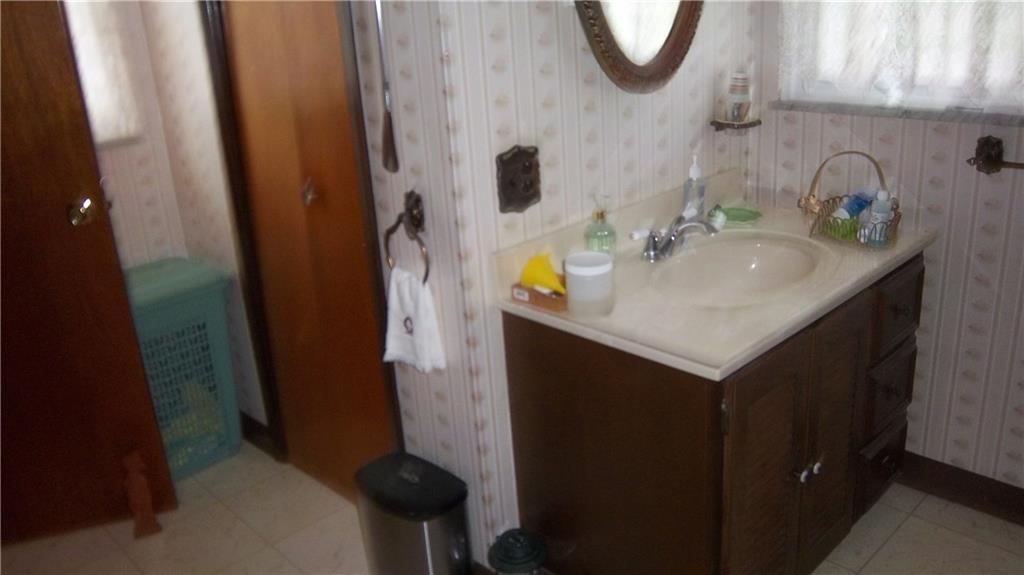 3118 Ridge Avenue Aliquippa, PA 15001 - Photo 7 of 17 Bathroom view #2