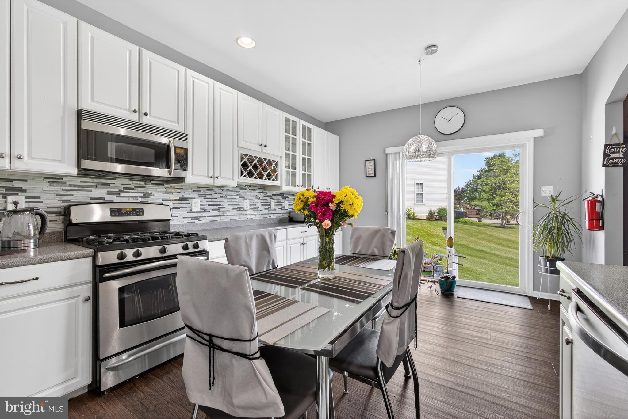 13 Cypress Point Road Westampton, NJ 08060 - Photo 11 of 34 Glass Tile Backsplash