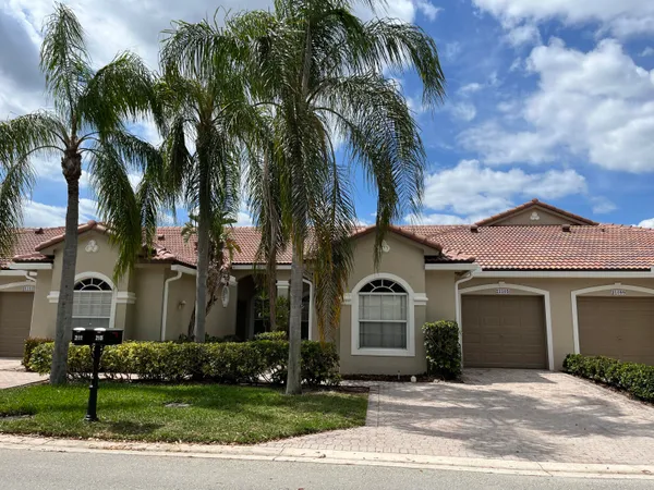 $3,200 | 21105 Vía Solano, Boca Raton, FL 33433