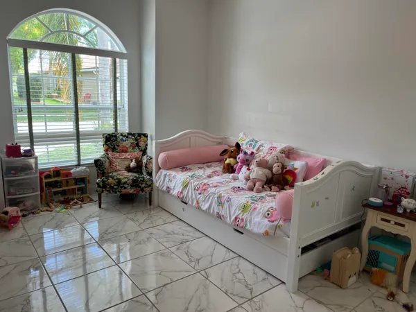 $3,000 | 21105 VÃa Solano, Boca Raton, FL 33433