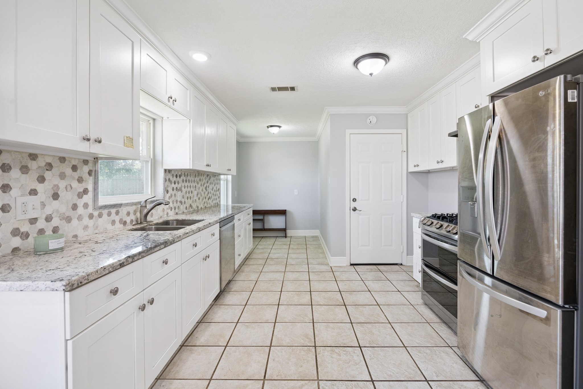 8911 Blankenship Drive Houston, TX 77080 - Photo 10 of 21