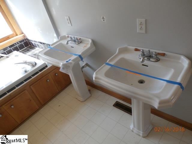 648 State Rd S-39-176 Easley, SC 29640 - Photo 8 of 23