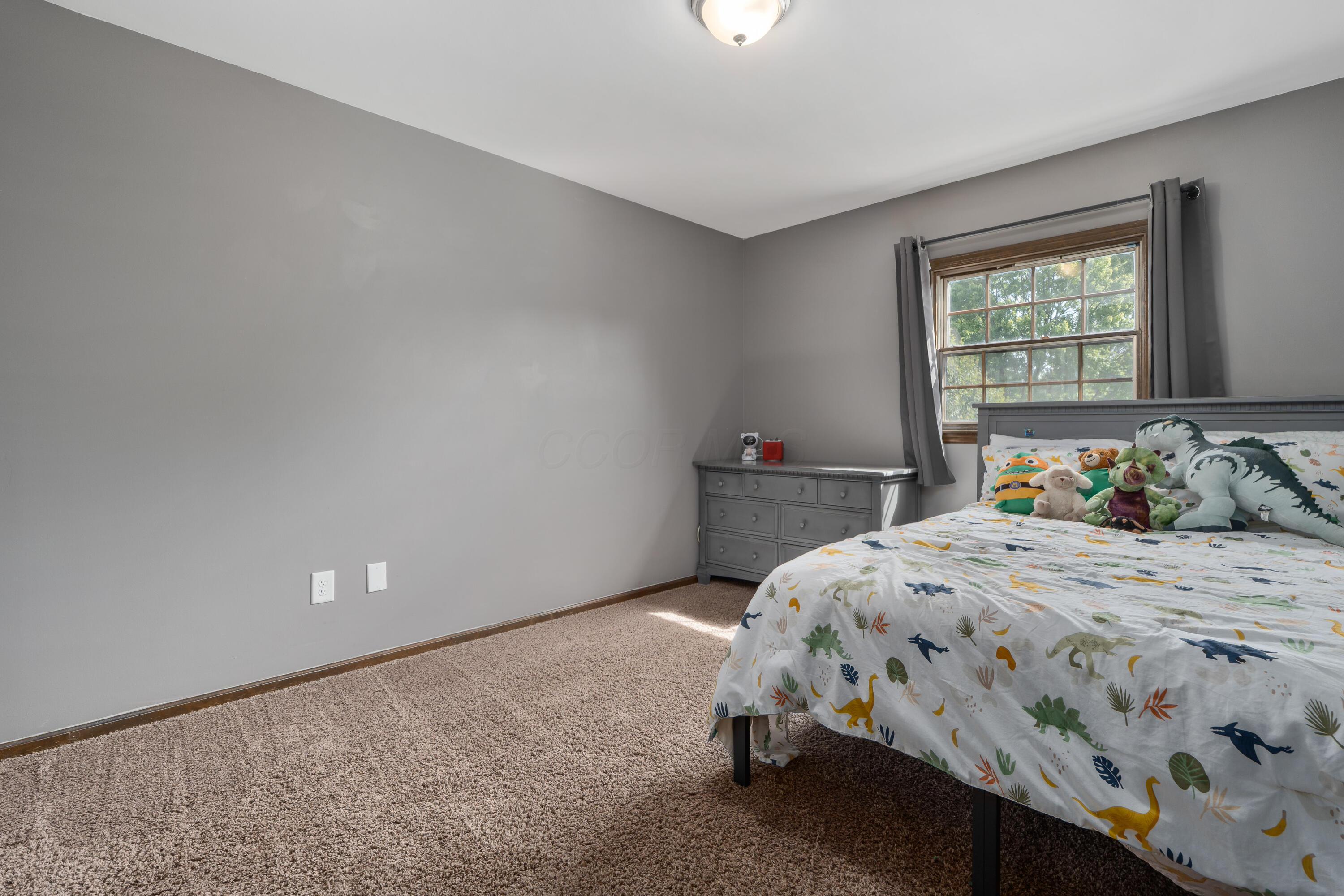5879 Ravine View Court Columbus, OH 43231 - Photo 19 of 43 Bedroom 2 with overhead lighting