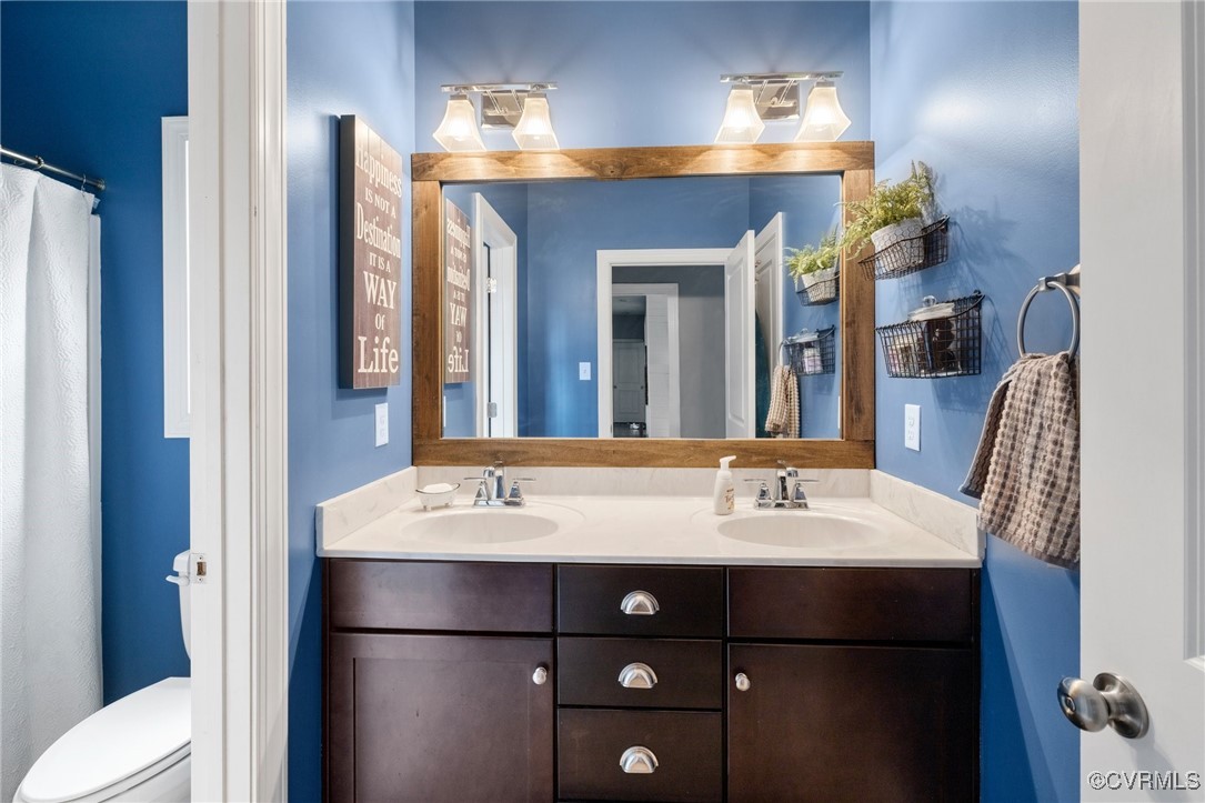2802 Perkinsville Road Maidens, VA 23102 - Photo 19 of 40 a bathroom with a sink vanity and a mirror