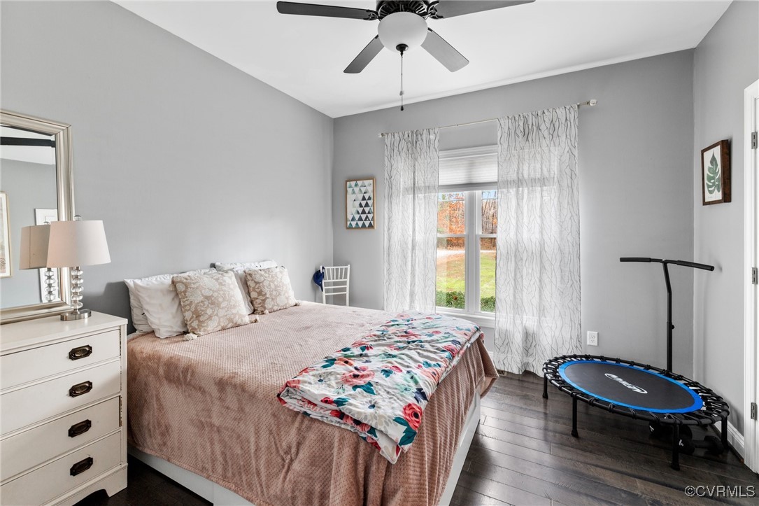 2802 Perkinsville Road Maidens, VA 23102 - Photo 20 of 40 a bedroom with a bed and a window