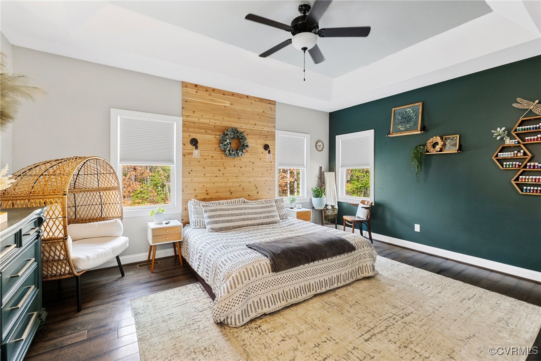 2802 Perkinsville Road Maidens, VA 23102 - Photo 23 of 40 a bedroom with a bed a couch and a window
